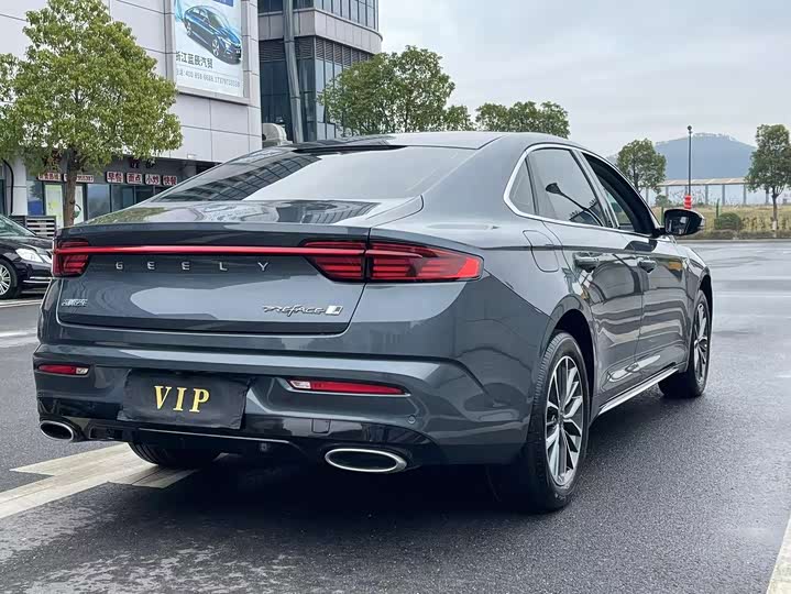 Фото 7 - Geely Preface