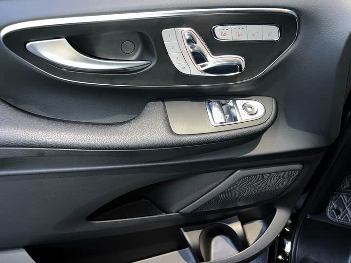 Фото 11 - Mercedes-Benz V-Class