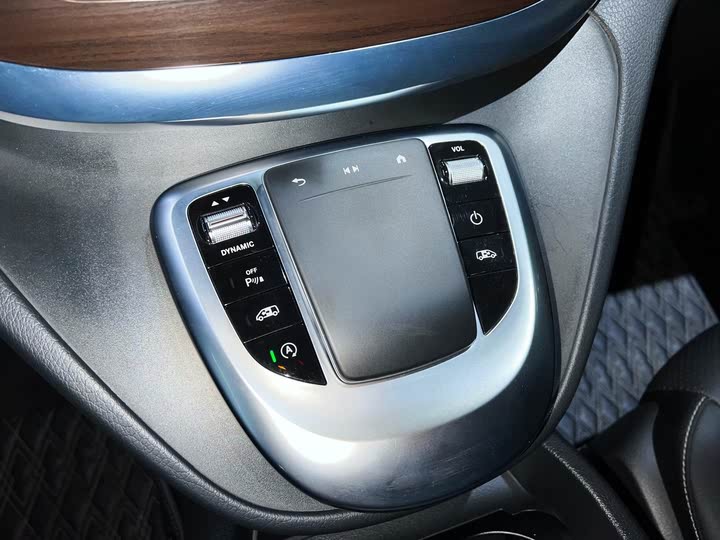 Фото 13 - Mercedes-Benz V-Class