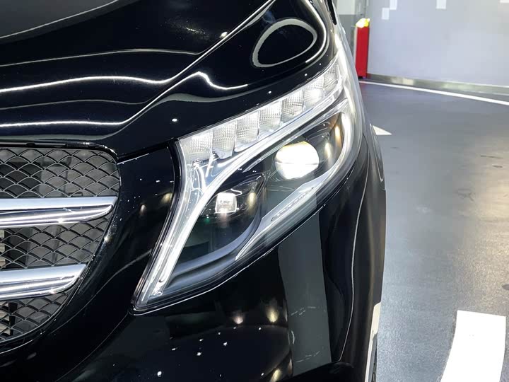 Фото 14 - Mercedes-Benz V-Class