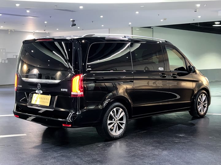 Фото 18 - Mercedes-Benz V-Class