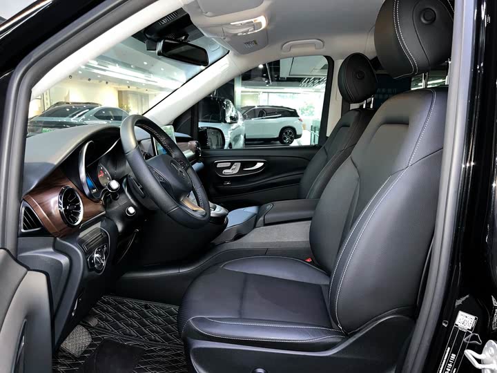 Фото 7 - Mercedes-Benz V-Class