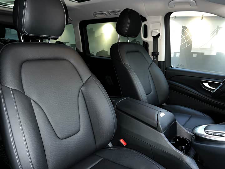 Фото 8 - Mercedes-Benz V-Class