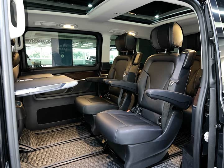 Фото 9 - Mercedes-Benz V-Class
