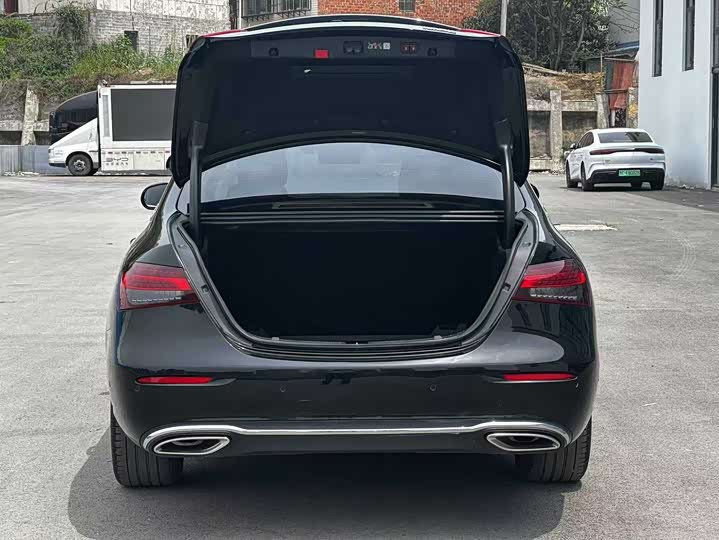 Фото 13 - Mercedes-Benz E-Class