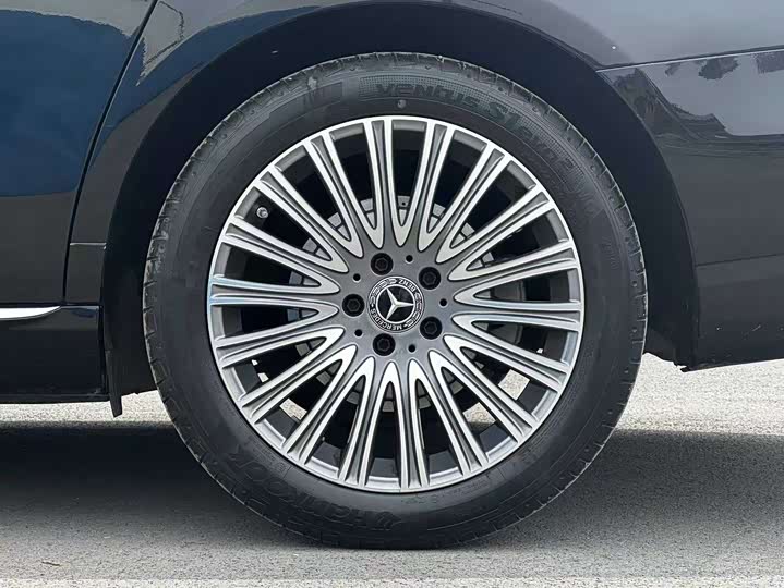 Фото 20 - Mercedes-Benz E-Class