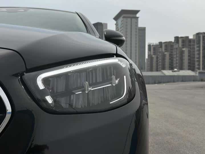 Фото 4 - Mercedes-Benz E-Class