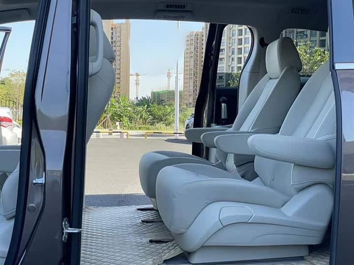 Фото 10 - Buick GL8 ES