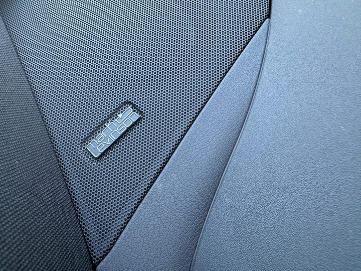 Фото 13 - Lexus RZ