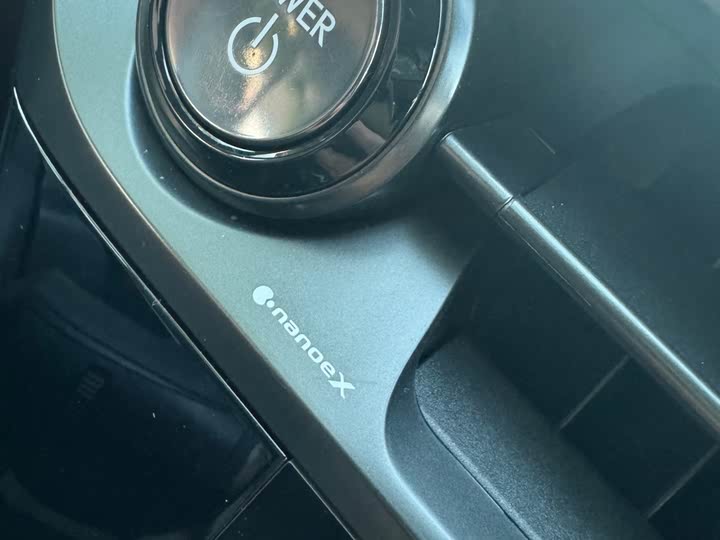 Фото 19 - Lexus RZ