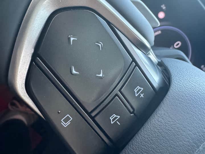 Фото 20 - Lexus RZ