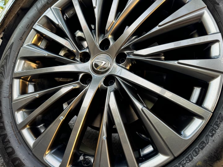 Фото 23 - Lexus RZ