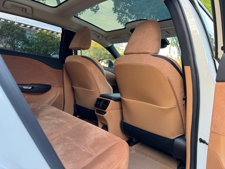 Фото 8 - Lexus RZ