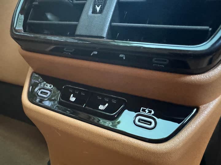 Фото 9 - Lexus RZ