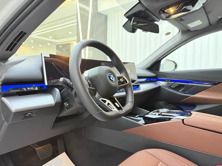 Фото 7 - BMW i5