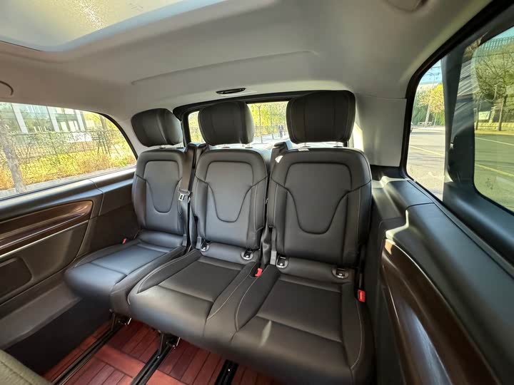 Фото 16 - Mercedes-Benz V-Class