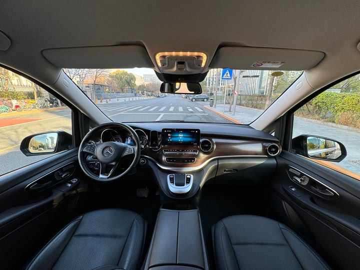 Фото 18 - Mercedes-Benz V-Class