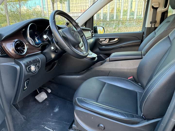 Фото 7 - Mercedes-Benz V-Class