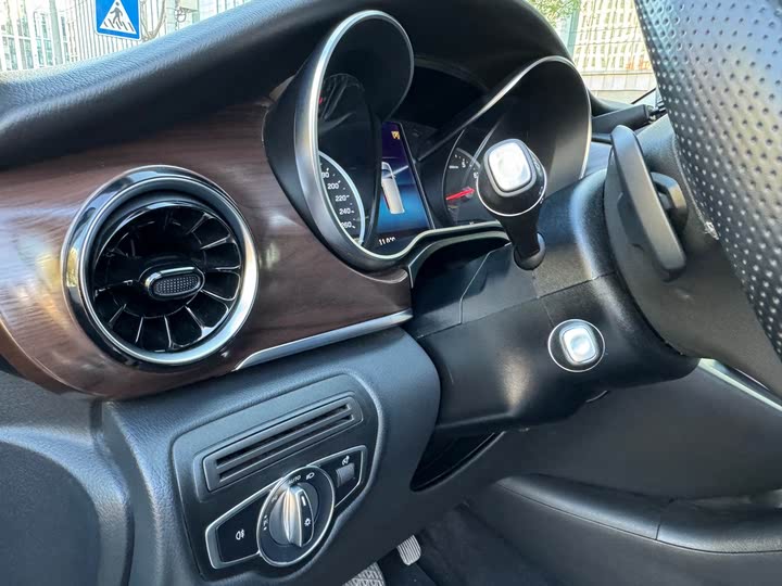 Фото 8 - Mercedes-Benz V-Class