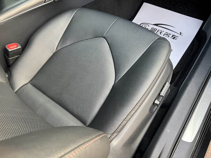 Фото 11 - Toyota Camry