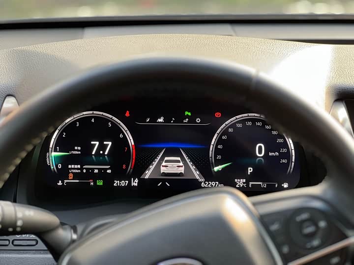 Фото 16 - Toyota Camry