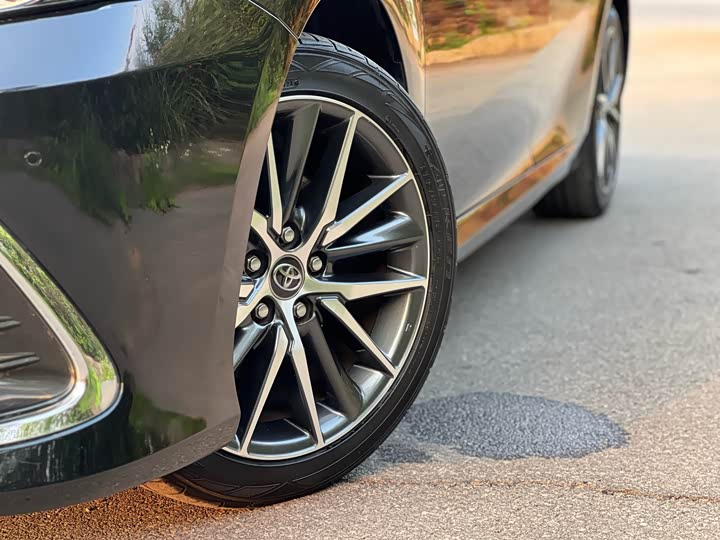 Фото 17 - Toyota Camry