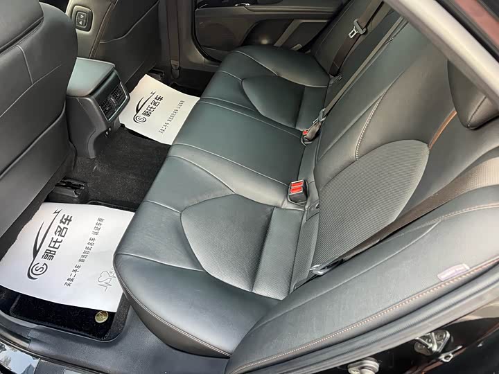 Фото 21 - Toyota Camry