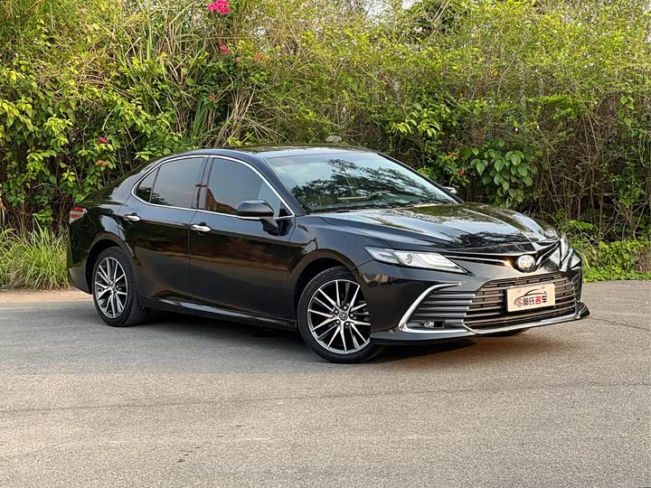 Фото 3 - Toyota Camry