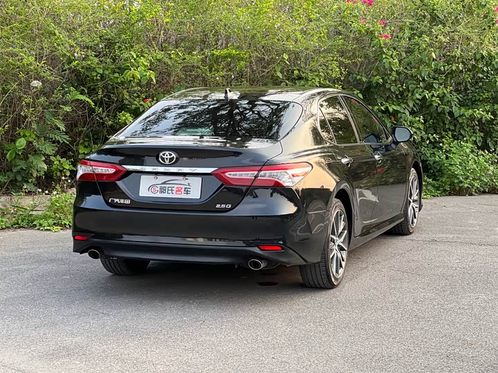 Фото 4 - Toyota Camry