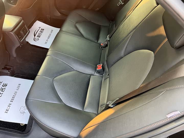 Фото 8 - Toyota Camry