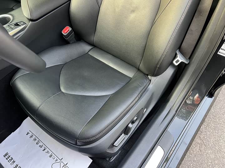 Фото 9 - Toyota Camry