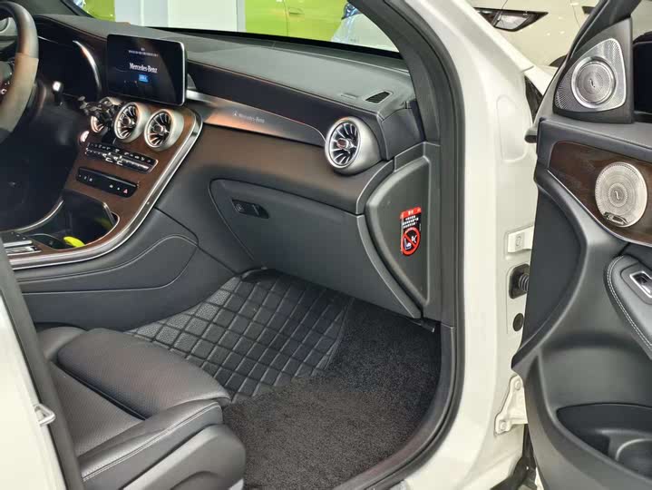 Фото 11 - Mercedes-Benz GLC-Class