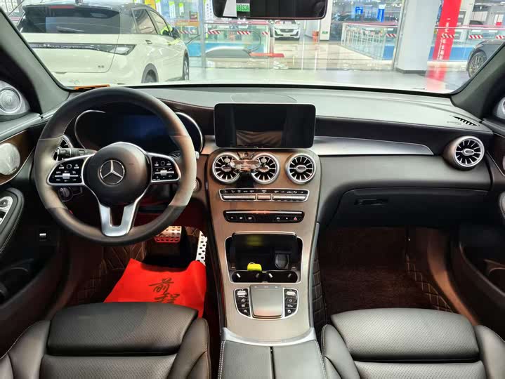 Фото 8 - Mercedes-Benz GLC-Class