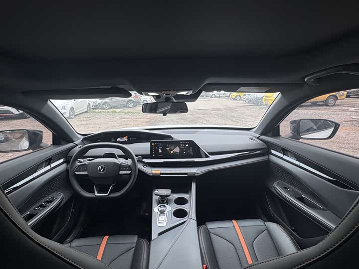 Фото 11 - Changan UNI-V