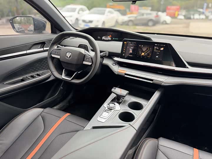 Фото 9 - Changan UNI-V