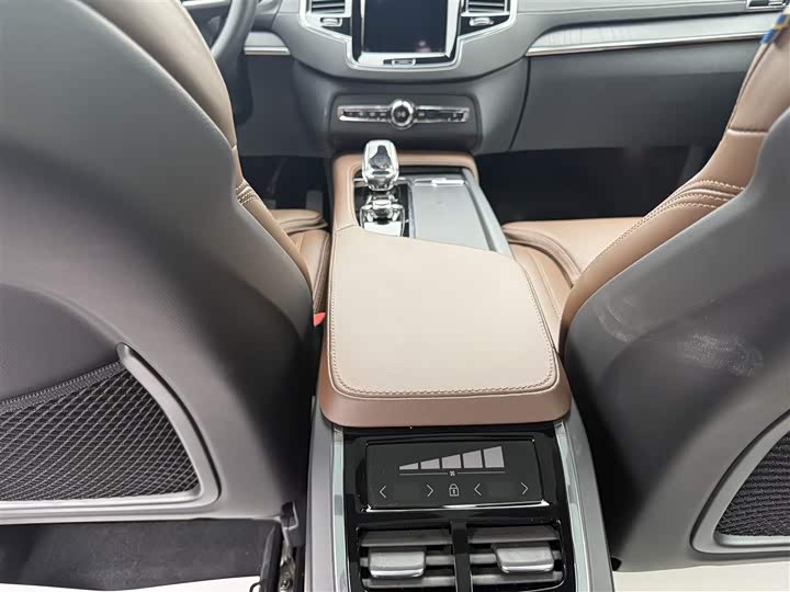 Фото 8 - Volvo XC90 Hybrid