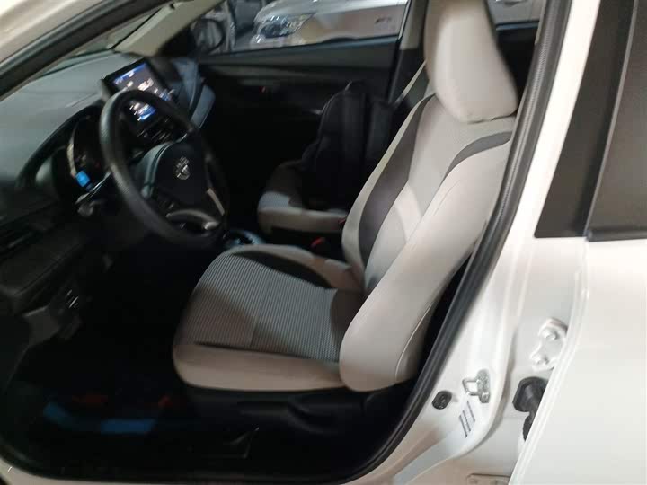 Фото 15 - Toyota Vios