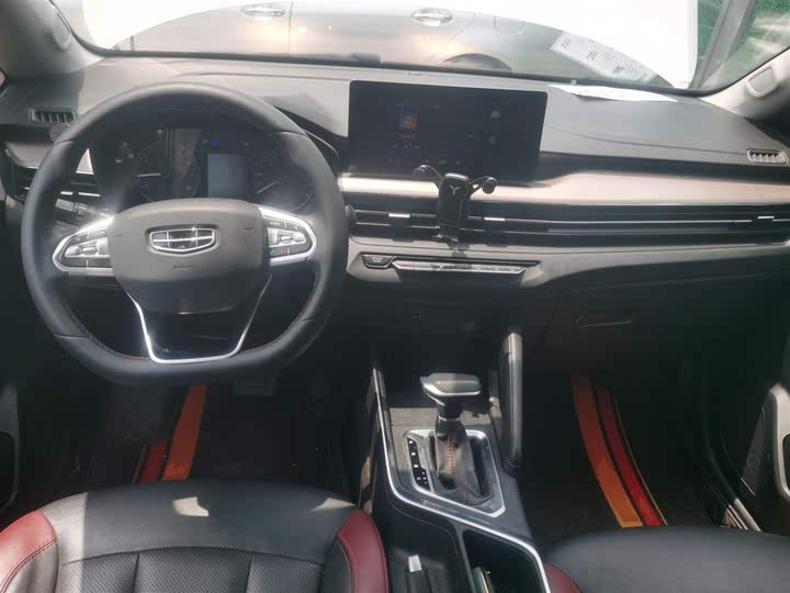 Фото 10 - Geely Vision X3