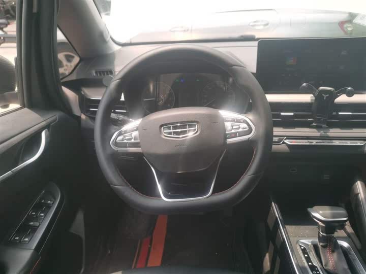 Фото 11 - Geely Vision X3