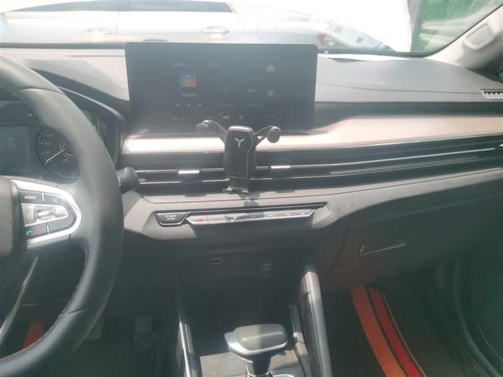 Фото 13 - Geely Vision X3