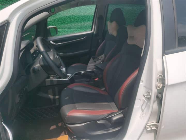 Фото 15 - Geely Vision X3