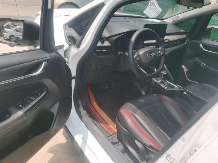 Фото 16 - Geely Vision X3