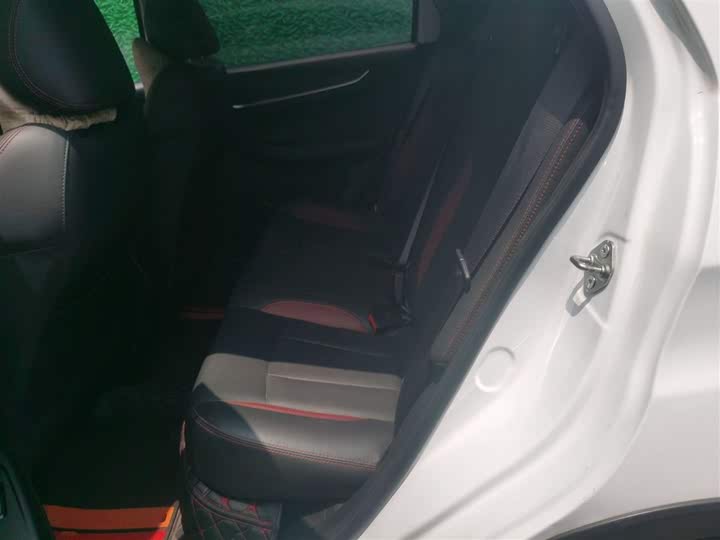 Фото 17 - Geely Vision X3