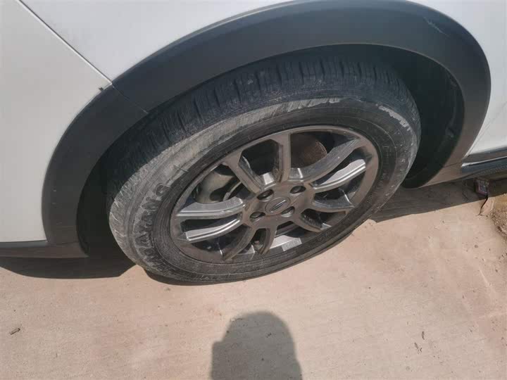 Фото 23 - Geely Vision X3