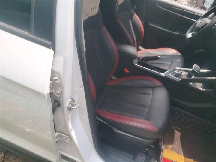 Фото 25 - Geely Vision X3