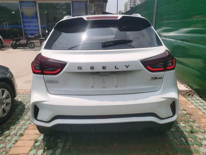 Фото 6 - Geely Vision X3
