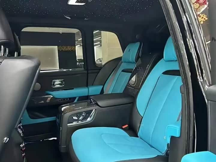 Фото 6 - Rolls-Royce Cullinan