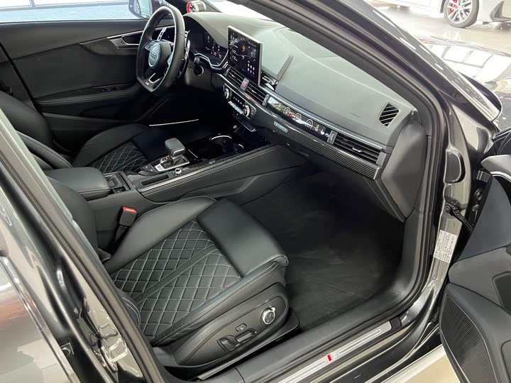 Фото 11 - Audi S4