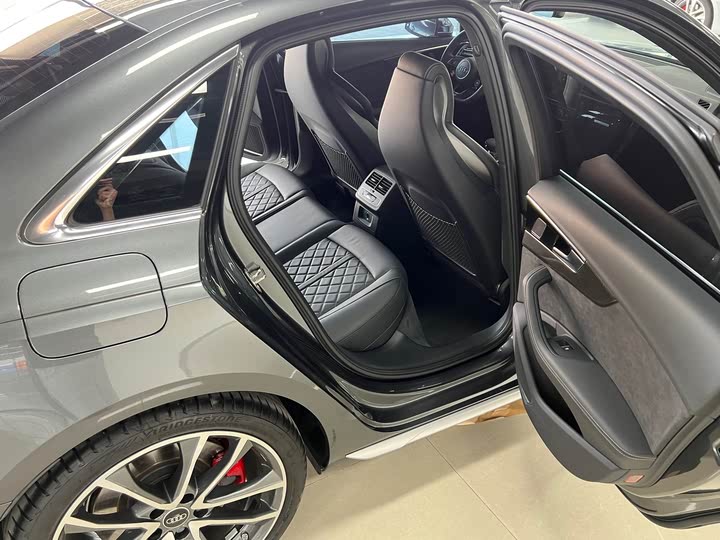 Фото 12 - Audi S4