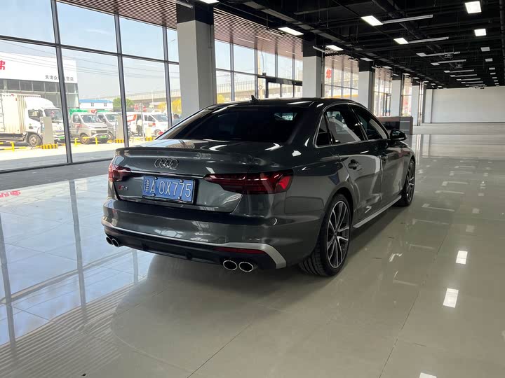 Фото 4 - Audi S4